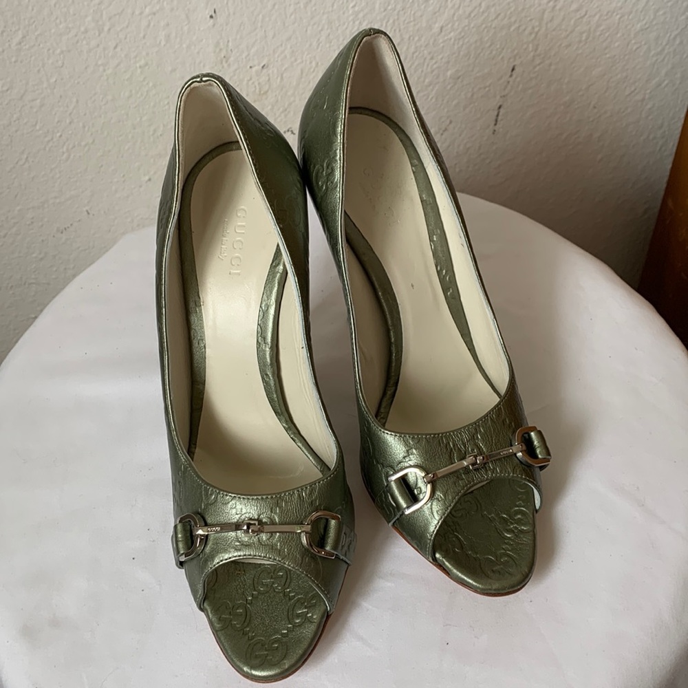 Pre-owned Gucci metallic army green peep toes Sz 37